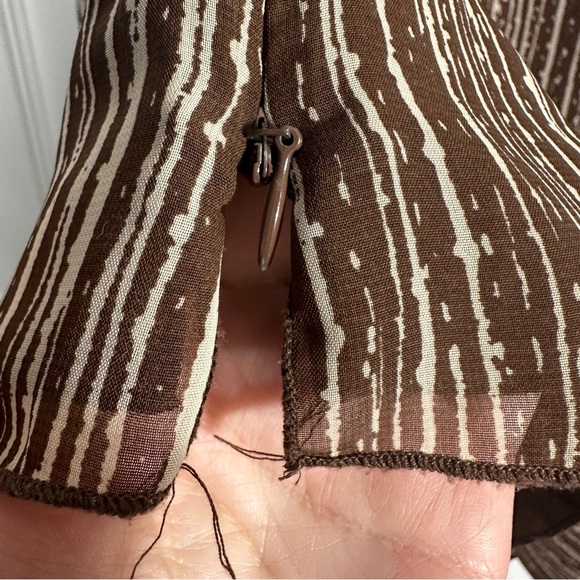 Coldwater Creek sleeveless v-neck top, size M, brown/cream, chiffon, flowy - Picture 8 of 10